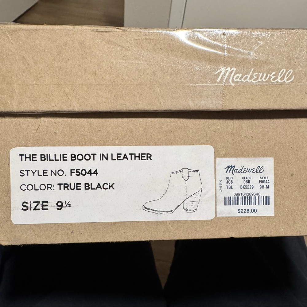 Madewell The Billie Boot in Leather - True Black - Picture 10 of 11